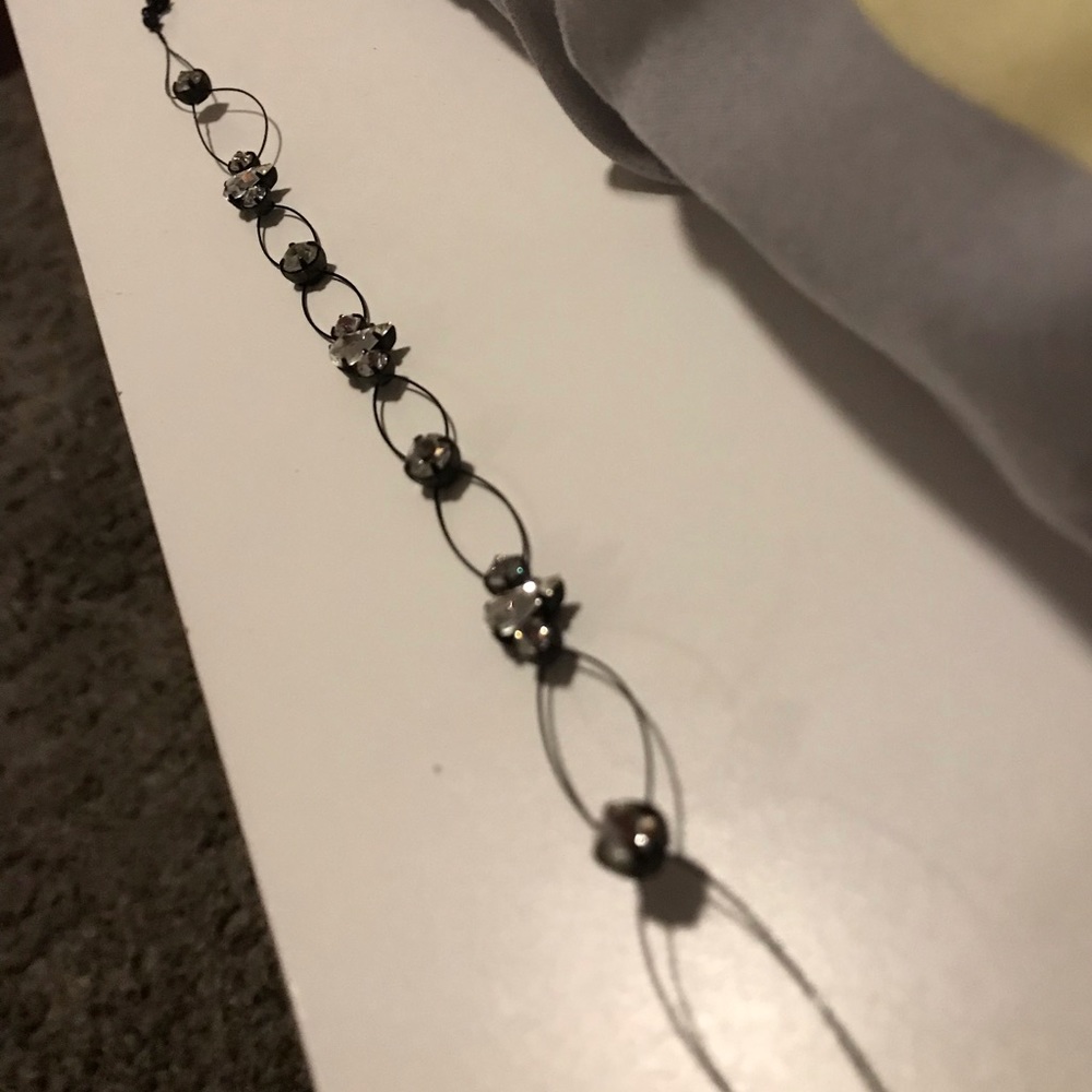A beautiful accent chocker